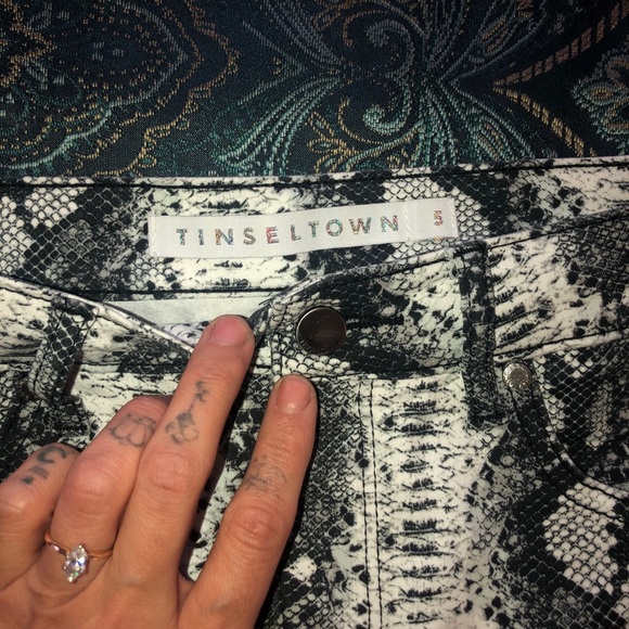 NWOT Snakeskin skirt juniors Sz 5 - Picture 3 of 3